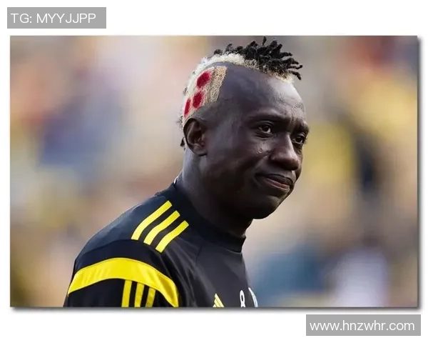 足球明星侧脸海报展现运动魅力与个性风采的完美结合